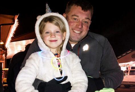 Dad and daughter on wagon ride at Deer Run Daddy Daughter Date Night