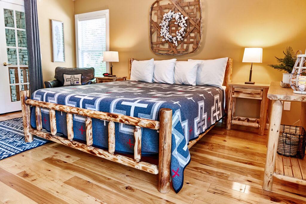 queen bed in Mountain Dreams at The Lodge at Deer Run